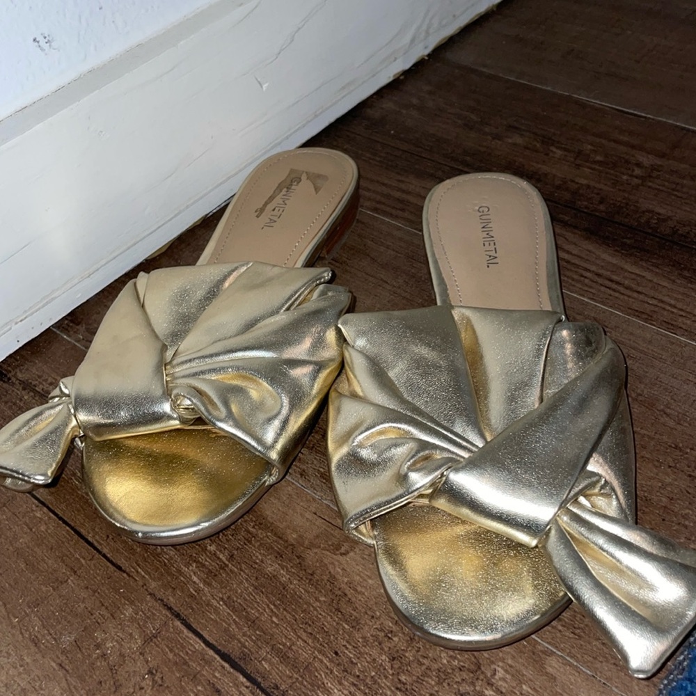 Size 8 gold bow sandals